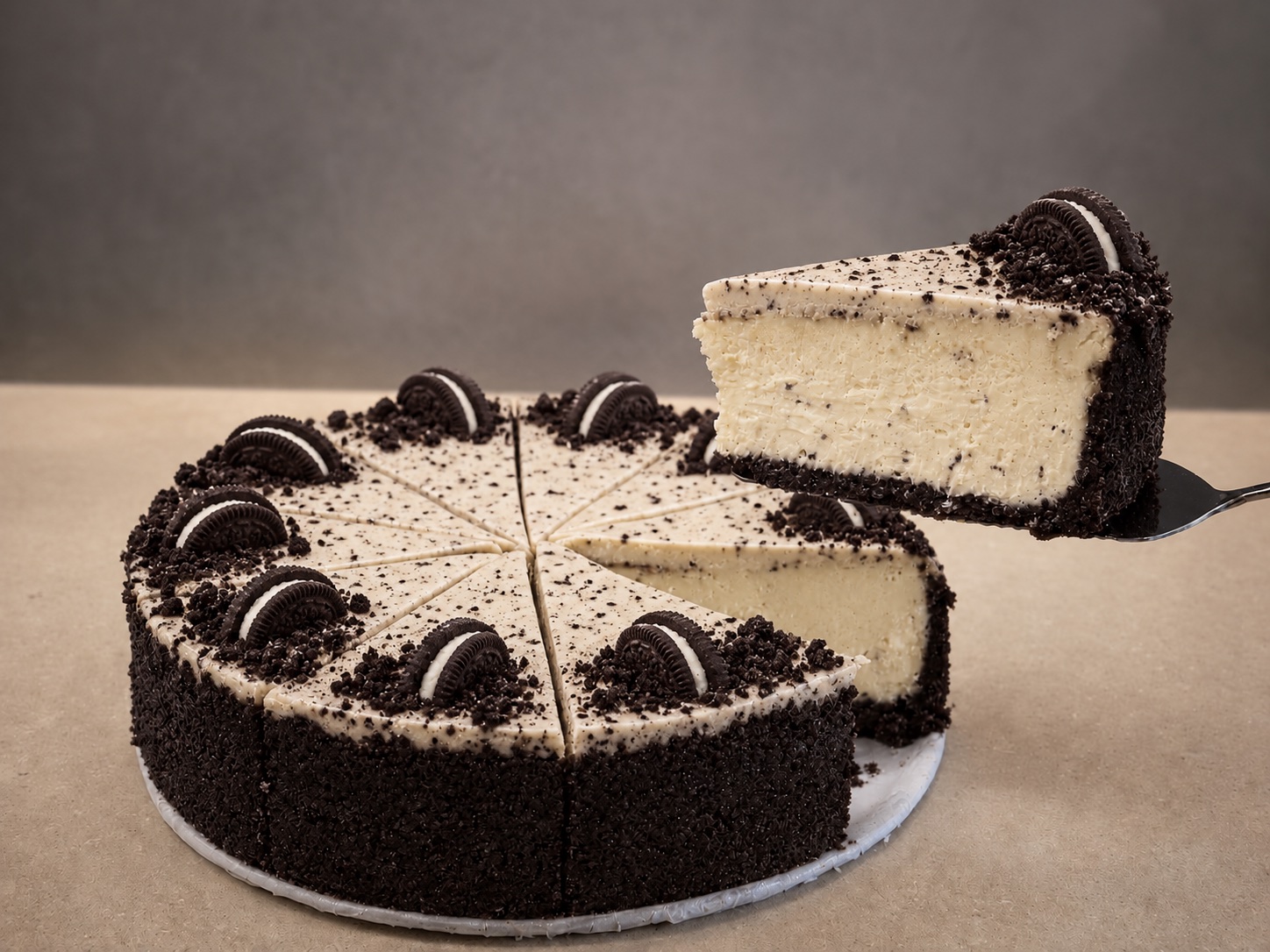 Oreo cheesecake topped with cookie pieces